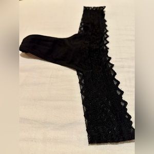 Victoria’s Secret Thong Size Medium 💥2/$15 or 3/$20💥